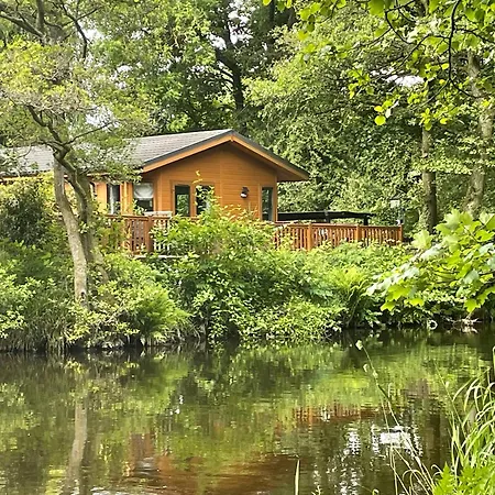 Riverbank Lodge Dollar Exterior photo