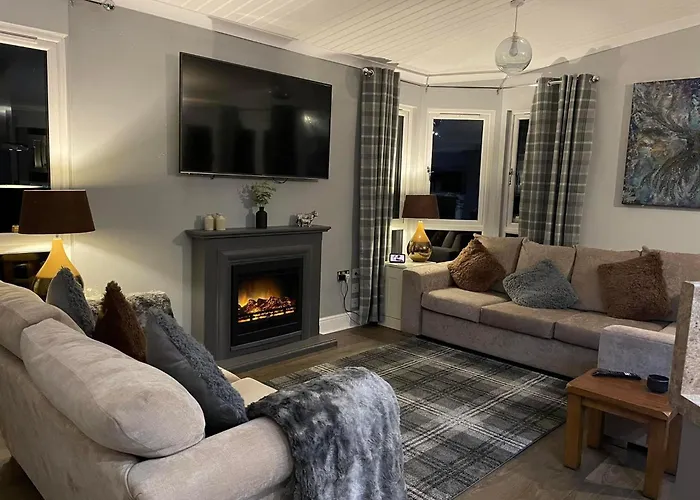 Riverbank Lodge